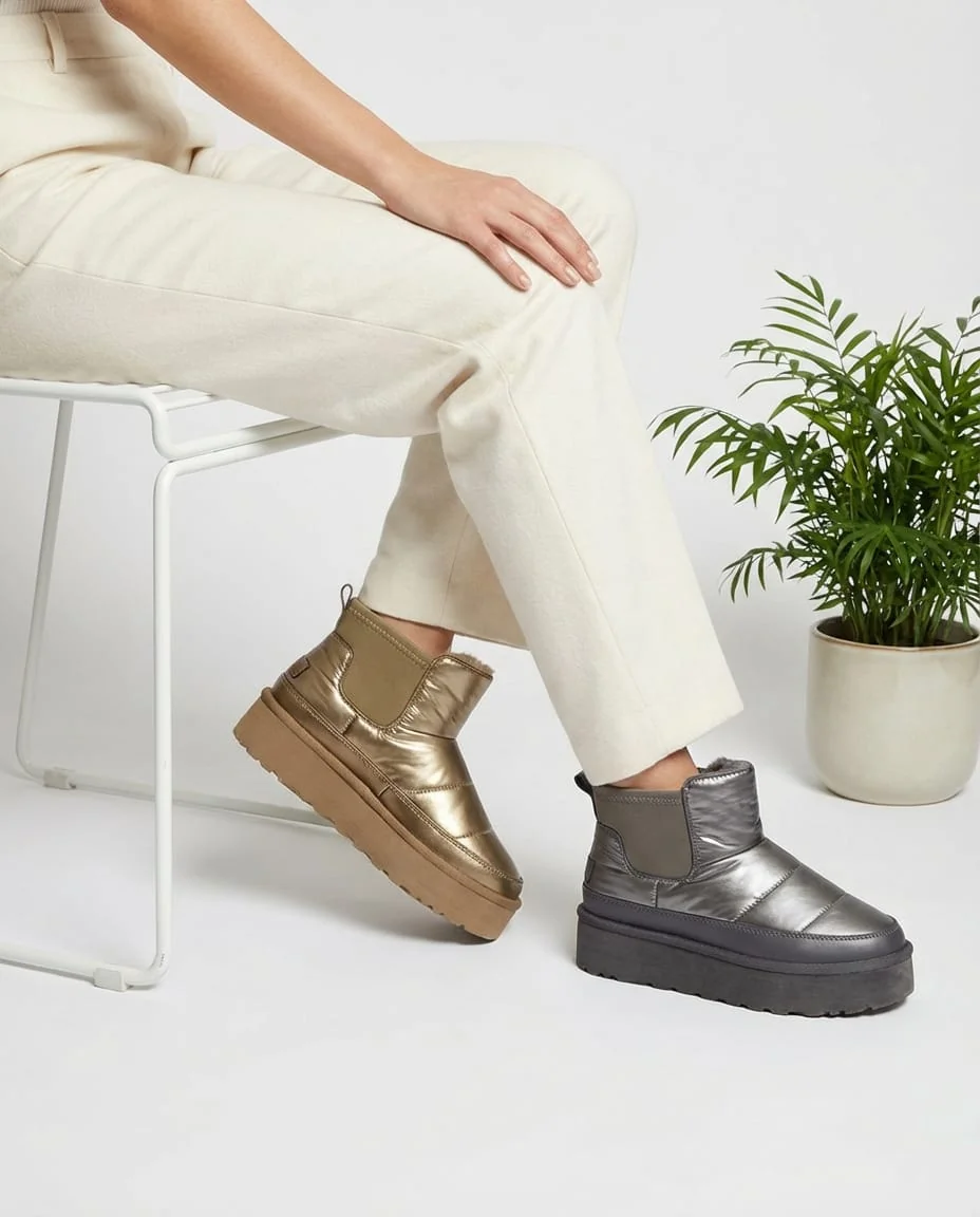 The UGG Women's Classic Maxi Mini boot. - Image 1